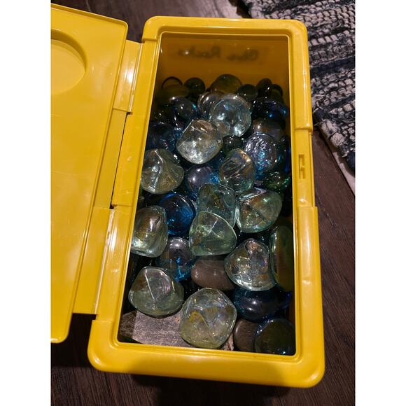 3lbs of assorted blue stones and gems - Picture 2 of 4